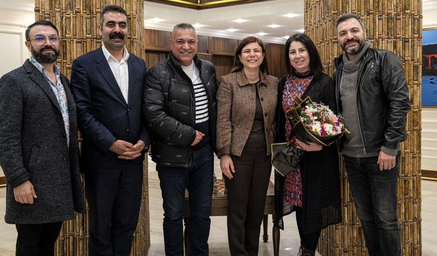 Newroz'da sahne alacak grup Diyarbakır'da: Eşbaşkanlarla buluştular
