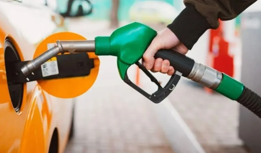 Benzin ve motorine büyük zamlar kapıda: 5 TL yükselecek
