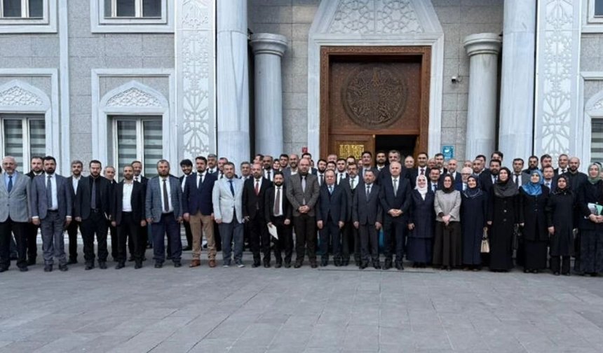 Güneydoğu Anadolu'dan 9 ilin müftüsü Diyarbakır'da buluştu