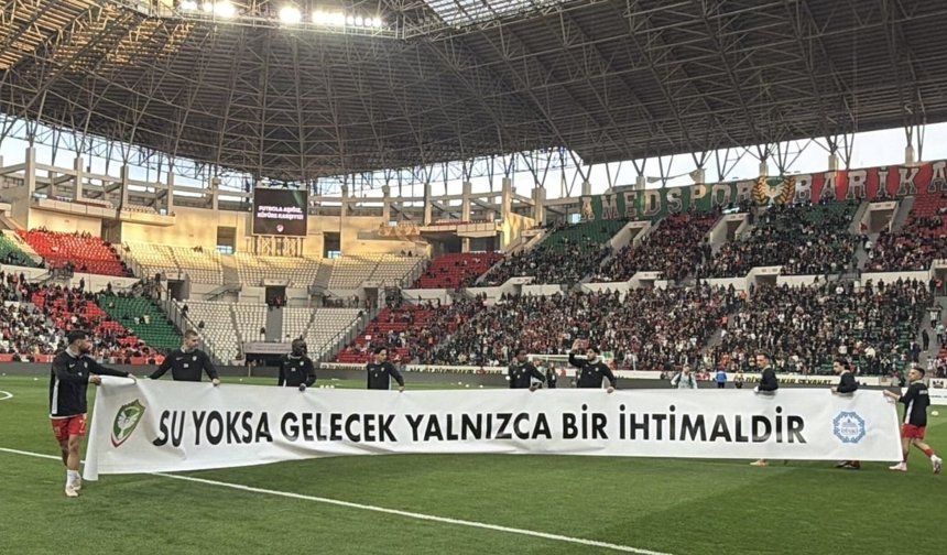 Su bilinci sahaya indi: Amedspor'dan anlamlı pankart