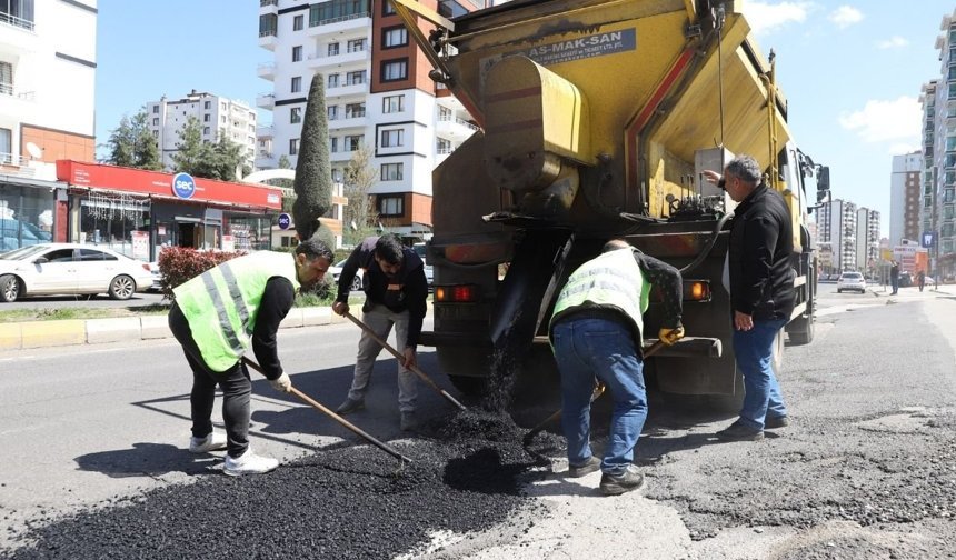 187 ton asfalt, 3 ilçe, 7 cadde: Diyarbakır'da ulaşım konforu yeniden sağlandı