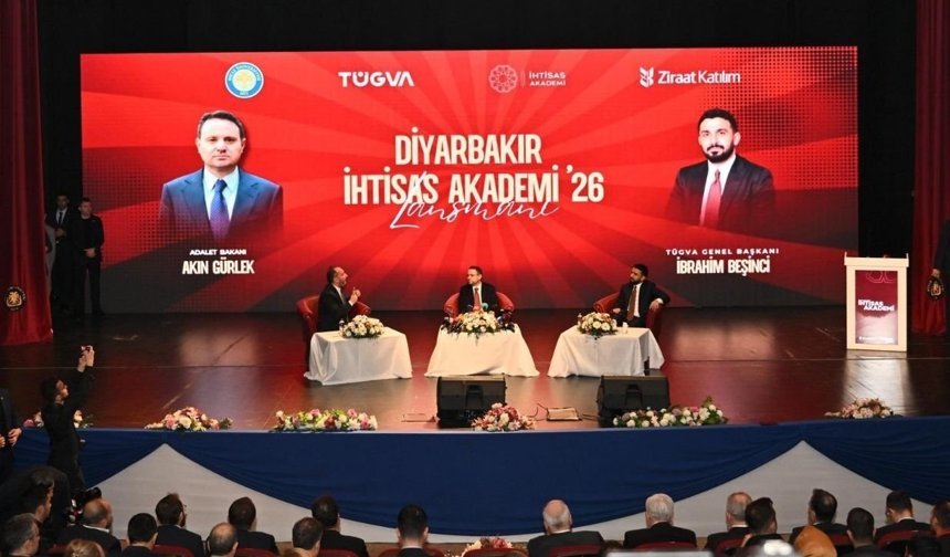 Bakan Gürlek sosyal medyadaki yeni düzenlemeyi Diyarbakır'dan duyurdu