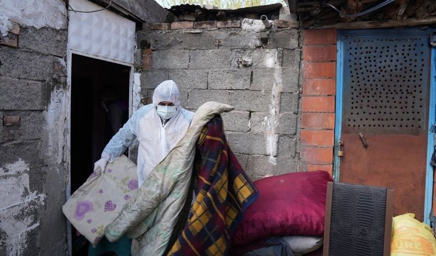 Diyarbakır'da çöp ev temizlendi: Bakım desteği verildi