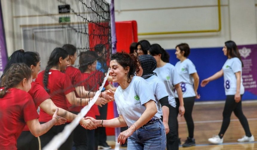 Diyarbakır'da Filenin Sultanları sahnede: Turnuva başladı