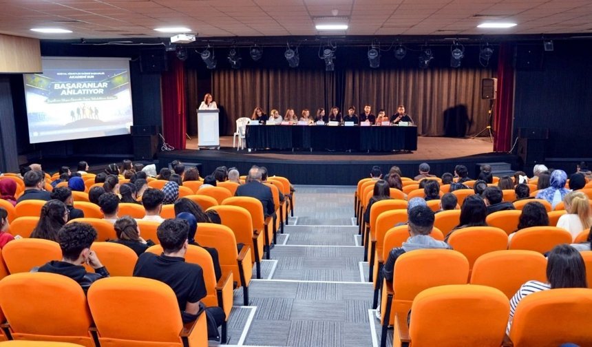 Ücretsiz eğitimle üniversite kazananlar Diyarbakır'da adaylara yol gösterdi