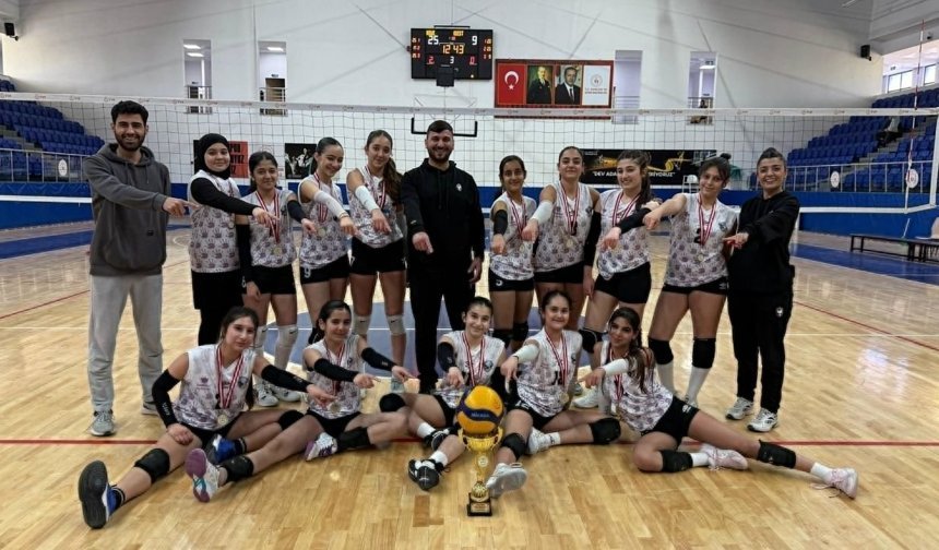 Diyarbakır'da set vermeden şampiyon olan kızlar yeni hedefi belirledi