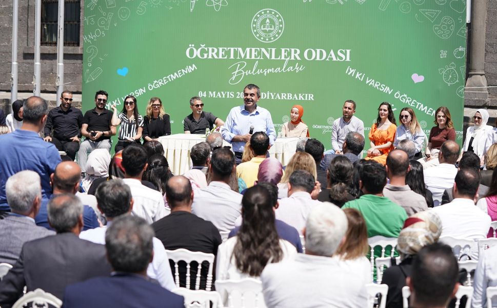 Milli Eğitim Bakanı, Diyarbakır’da öğretmenlerle buluştu