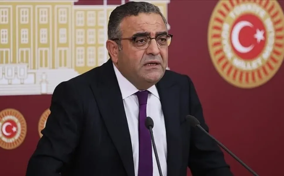 Diyarbakır'da tarihi çarşıda elektrik krizi: Milletvekili Tanrıkulu resti çekti