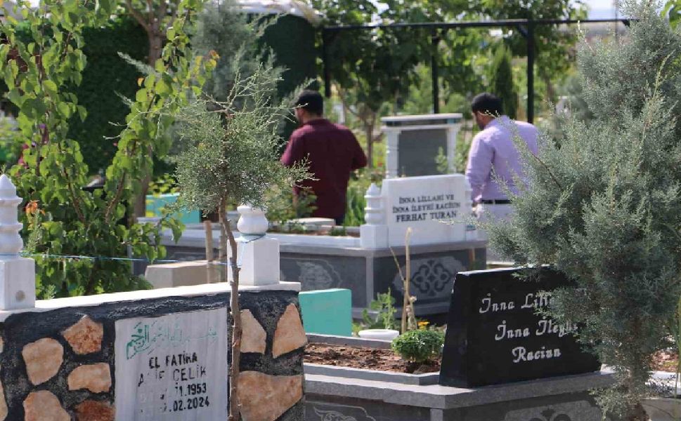 Diyarbakır’da yangında vefat eden aile anılıyor