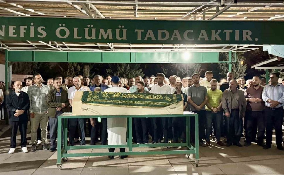 Diyarbakır’daki yangın: 4 kişilik ailenin cenazesi defnedildi