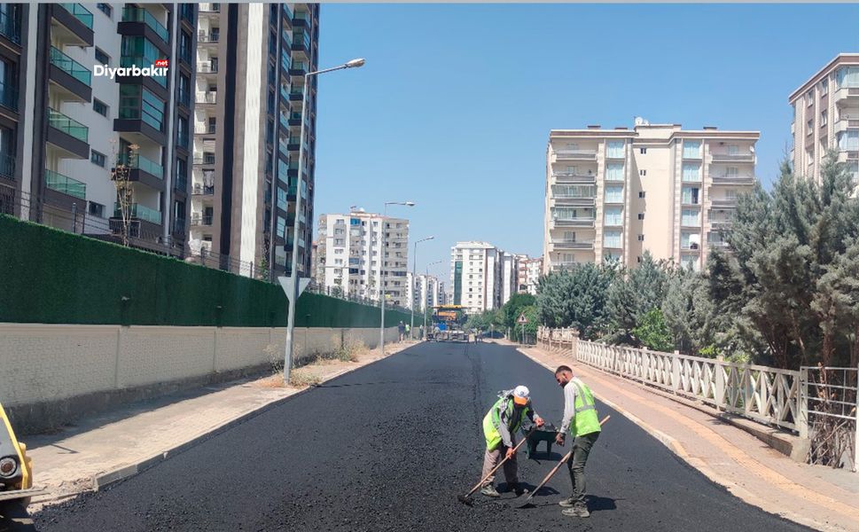 Cami yolları ve okul bahçelerine asfalt desteği