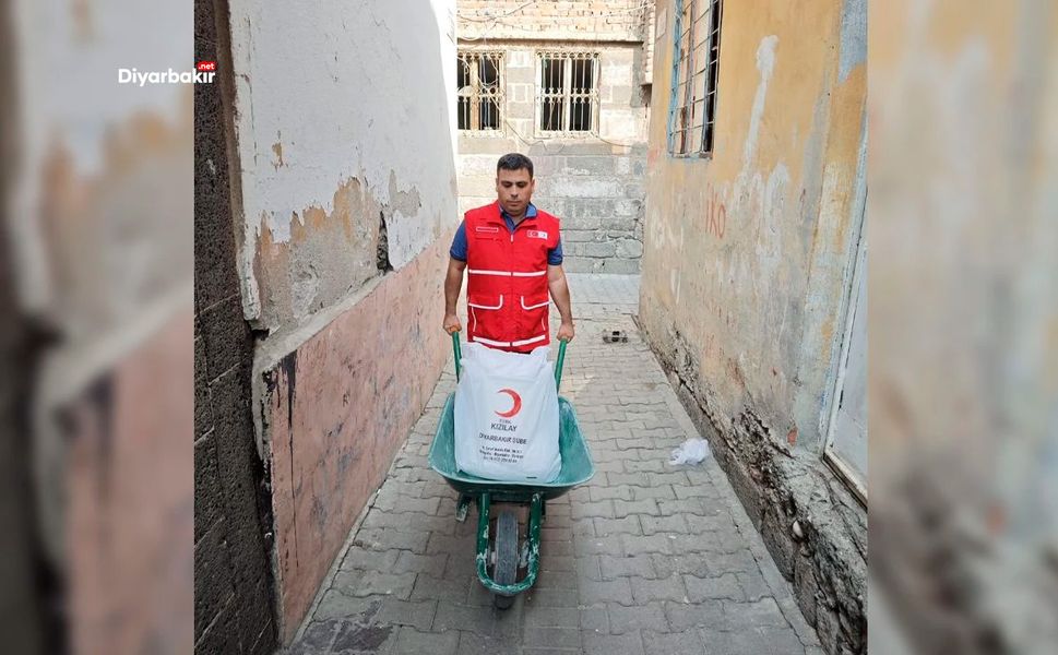 Diyarbakır Sur’da Kızılay’dan yardım seferberliği