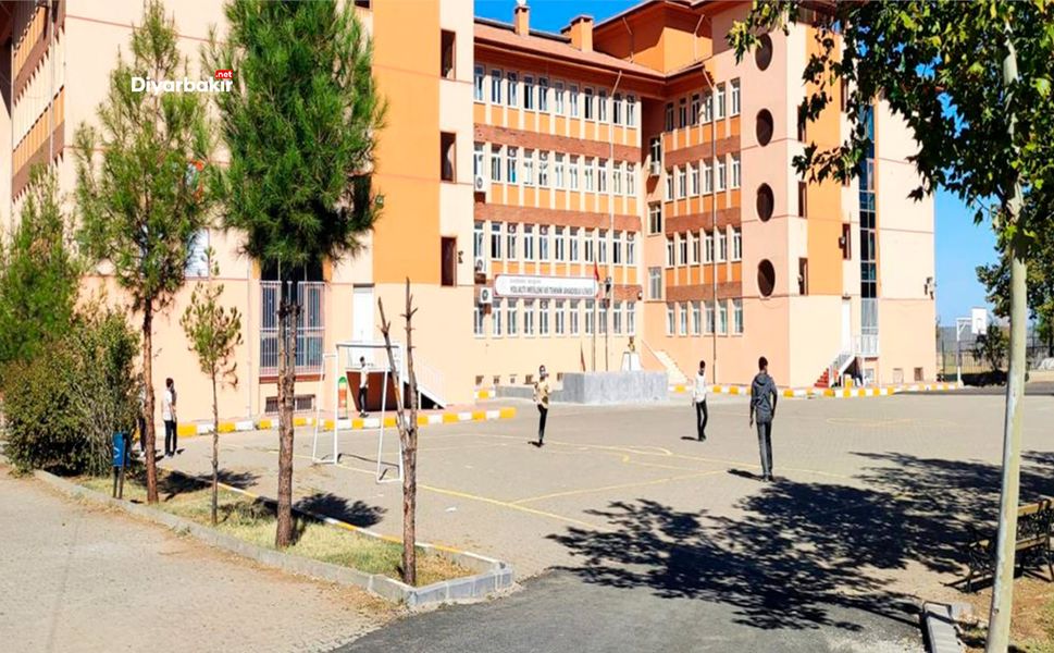 Diyarbakır’daki meslek lisesi öğrencilerine maddi destek