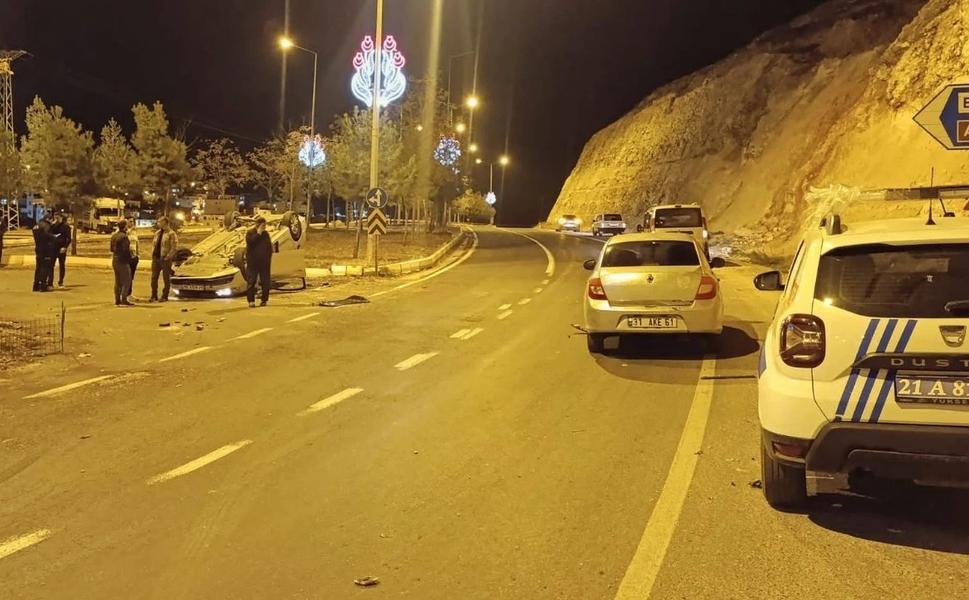 Diyarbakır Eğil yolunda kavşakta çarpışma: 2 yaralı