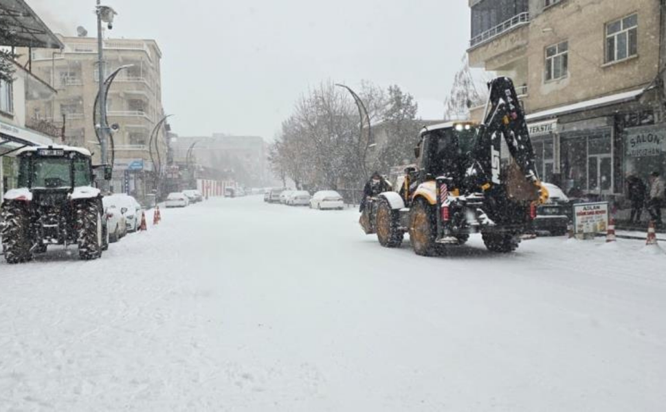 Çermik’te kış felaketi: Kar yağışı hayatı durdurdu, Sıcaklık -20’ye iniyor