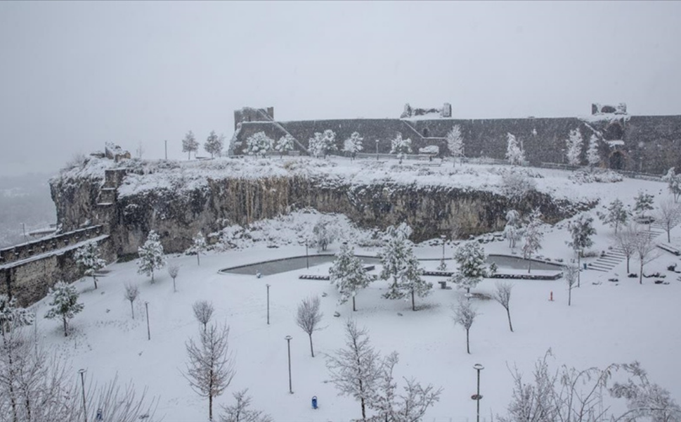 Diyarbakır beyaza büründü: Tarihi kentten kartpostallık görüntüler