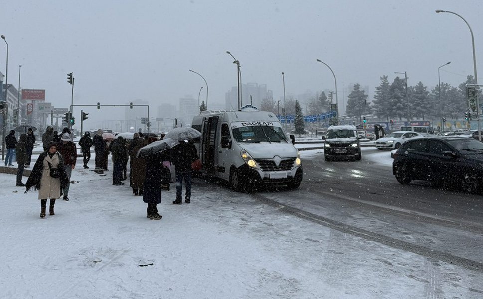 Diyarbakır’da kar alarmı: Kırsal ilçelere toplu taşıma seferleri durduruldu