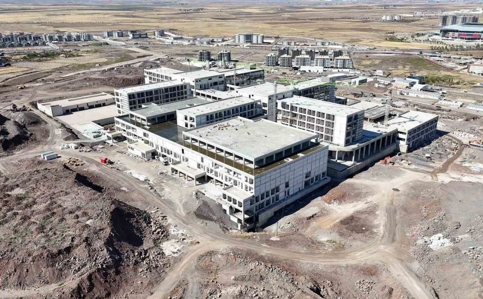 Diyarbakır'da üç ilçeye güzel haber: 2026'da hastaneye kavuşacaklar