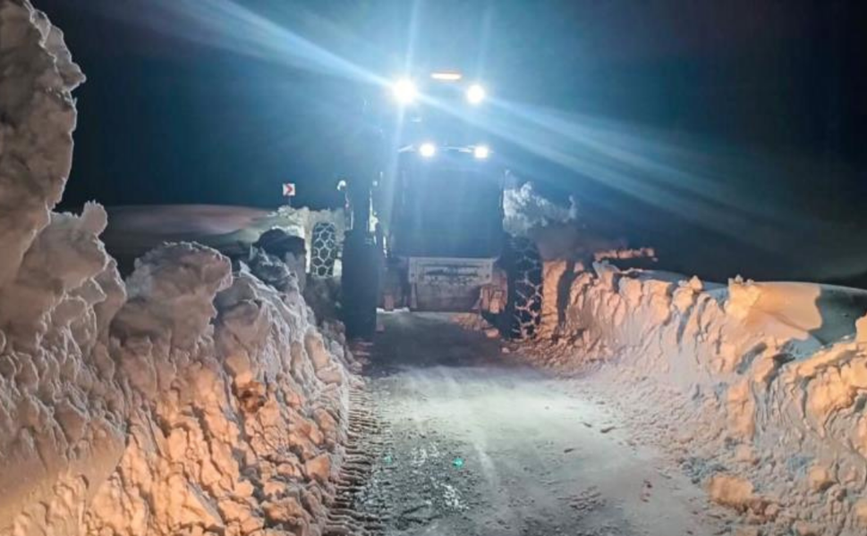 Diyarbakır’da kar mesaisi: 6 bin kilometreden fazla yol ulaşıma açıldı