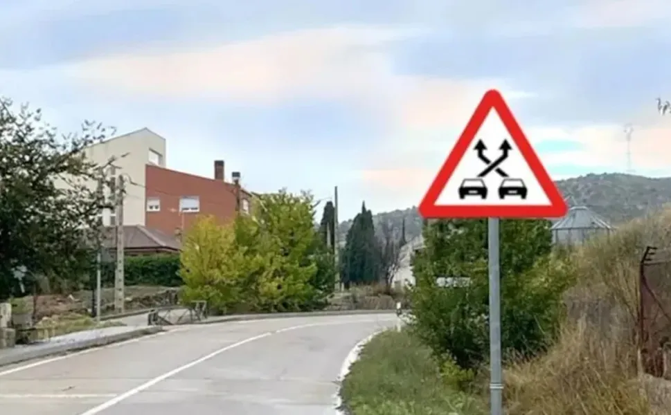 Sürücüler bu levhaya dikkat: İhlal eden dönüş arıyor