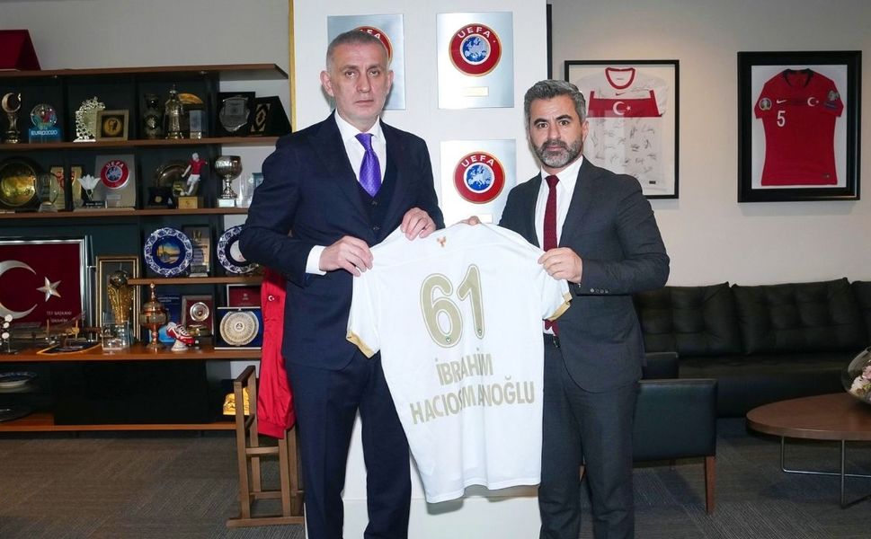 Amedspor yönetimi TFF Başkanı Hacıosmanoğlu'nu ziyaret etti: Forma hediye ettiler