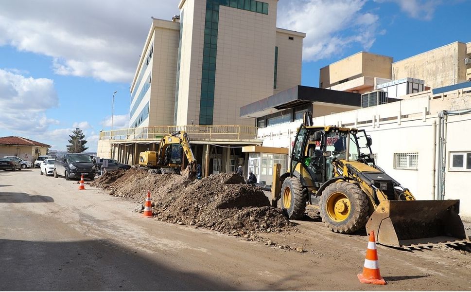 DİSKİ'den Dicle Üniversitesi'ne altyapı desteği: Morg binasının kanalizasyon hattı yenilendi
