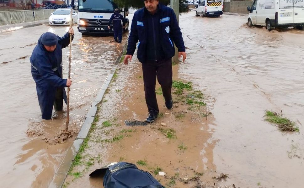 Silvan'daki sele DİSKİ'den anında müdahale