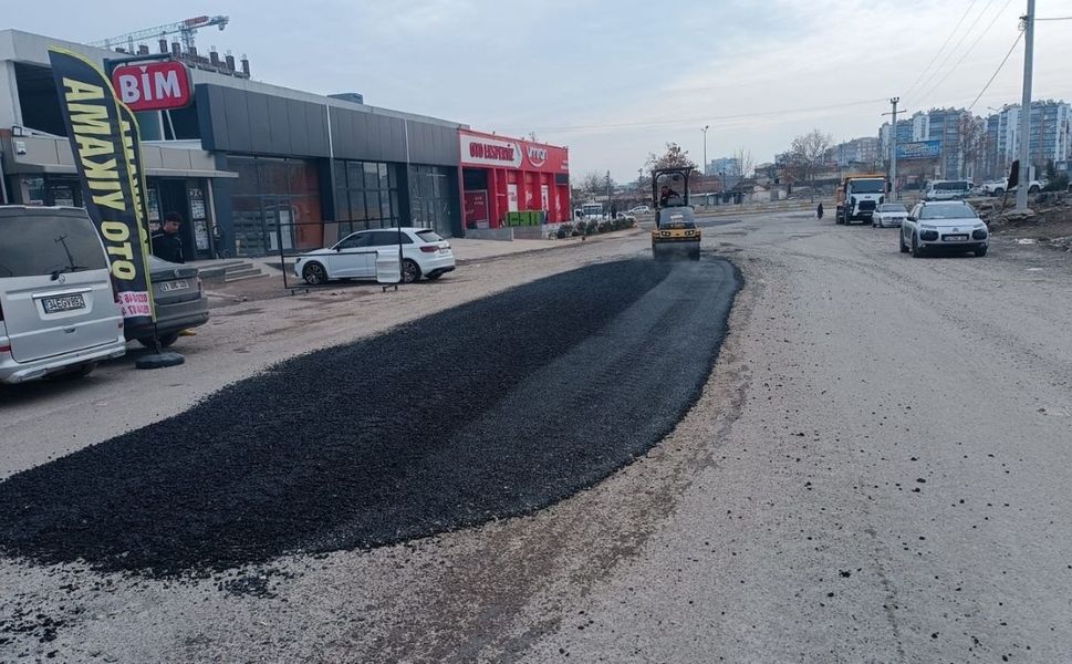 Diyarbakır'da yollara 10 günde 700 ton asfalt ile yama yapıldı