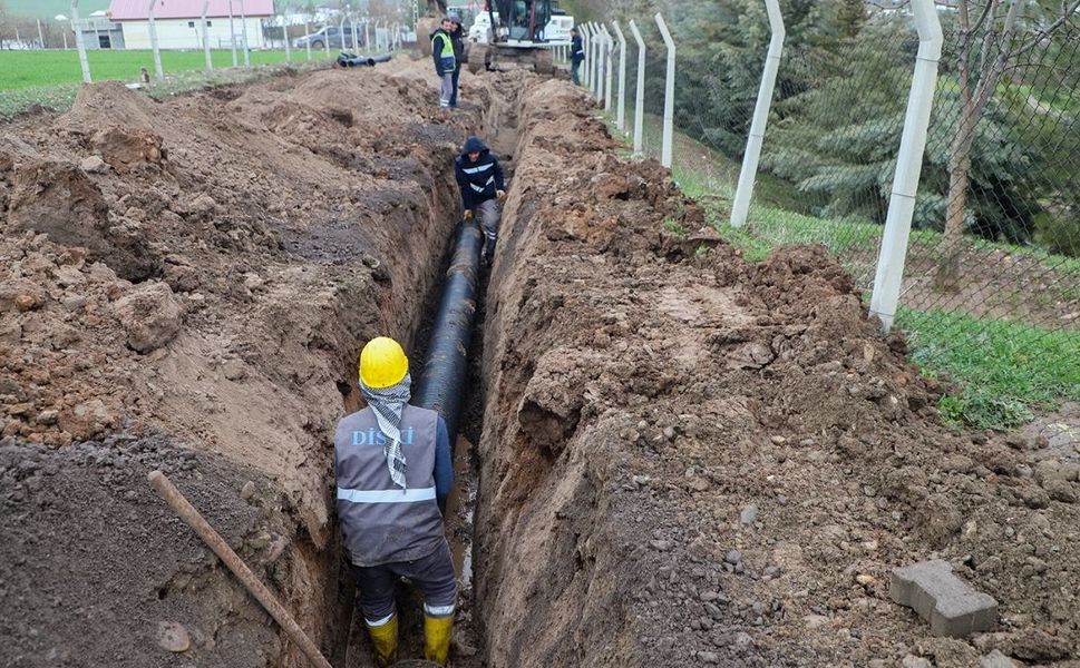Diyarbakır'da yıllardır çile çeken mahallede kanalizasyon sevinci!