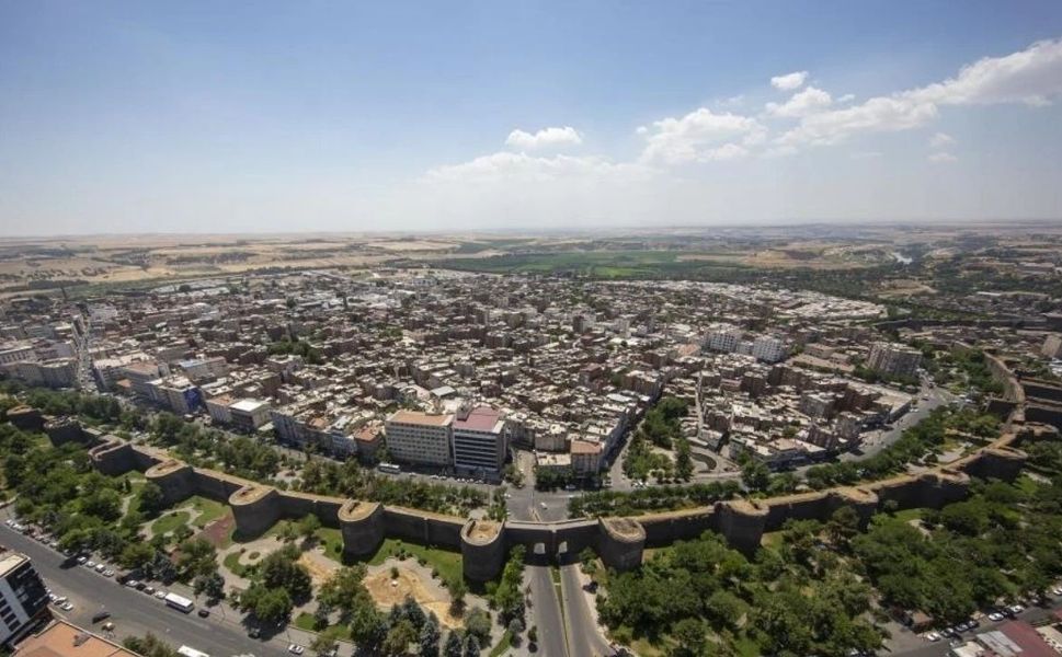 Bir tarafta Kayapınar ve Yenişehir, diğer tarafta Hazro ve Dicle: İşte Diyarbakır'ın iki farklı yüzü
