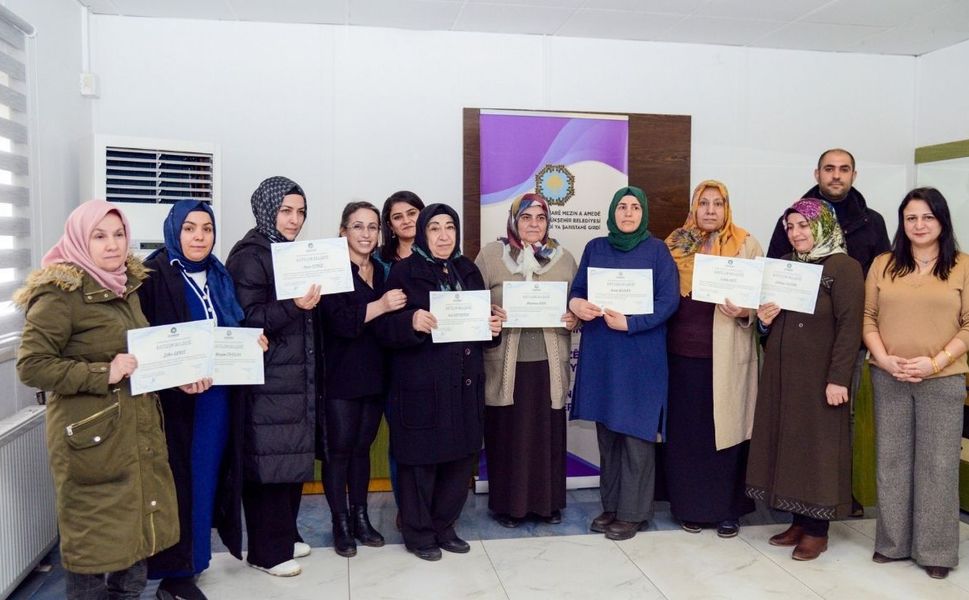 Diyarbakır'da kadınlara yeni iş kapısı: Klima ve kombi tamiri öğrendiler