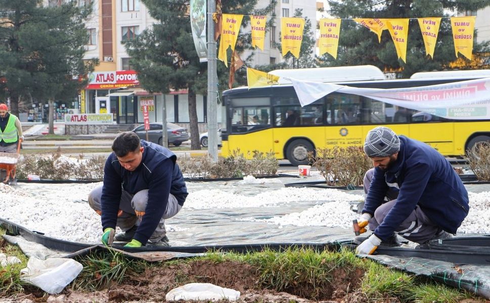 Diyarbakır'da su tasarrufu için dev adım: Kavşaklar kuru peyzaj ile yenileniyor