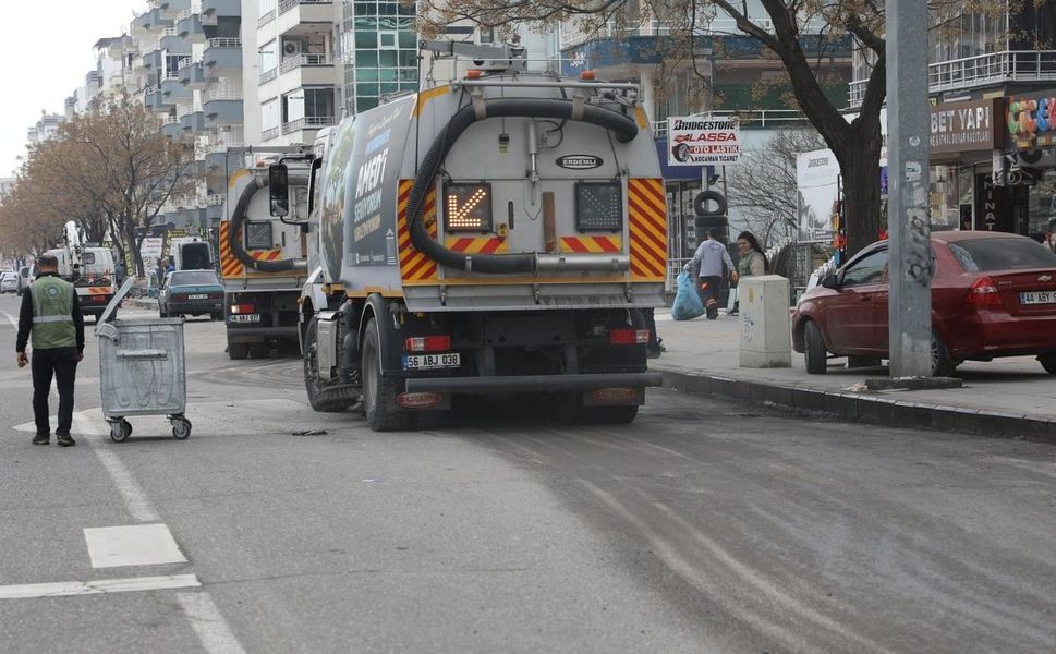 Diyarbakır'da yağış sonrası hummalı temizlik: 150 personel sahada