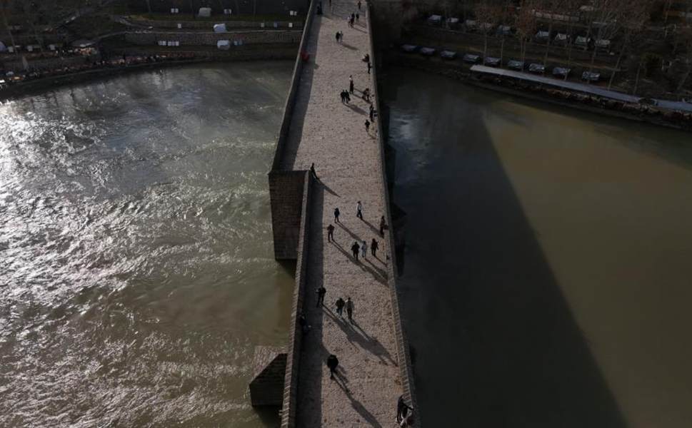 Diyarbakır’da On Gözlü Köprü dronla görüntülendi