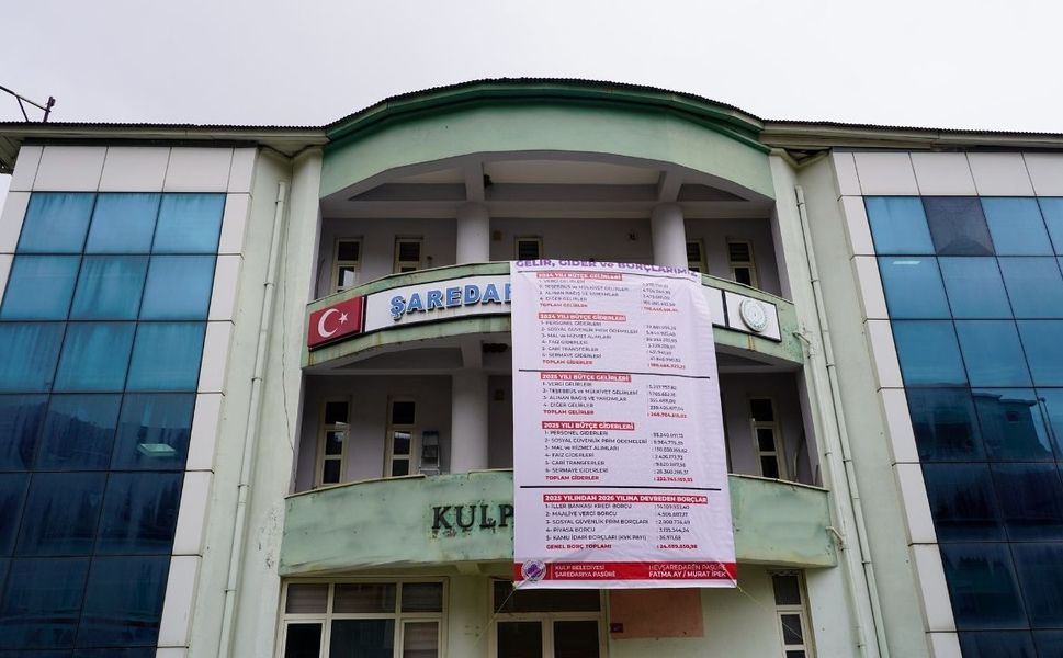 Diyarbakır'da belediyeden şeffaf uygulama: Gelir-gider tablosunu hizmet binasına astı