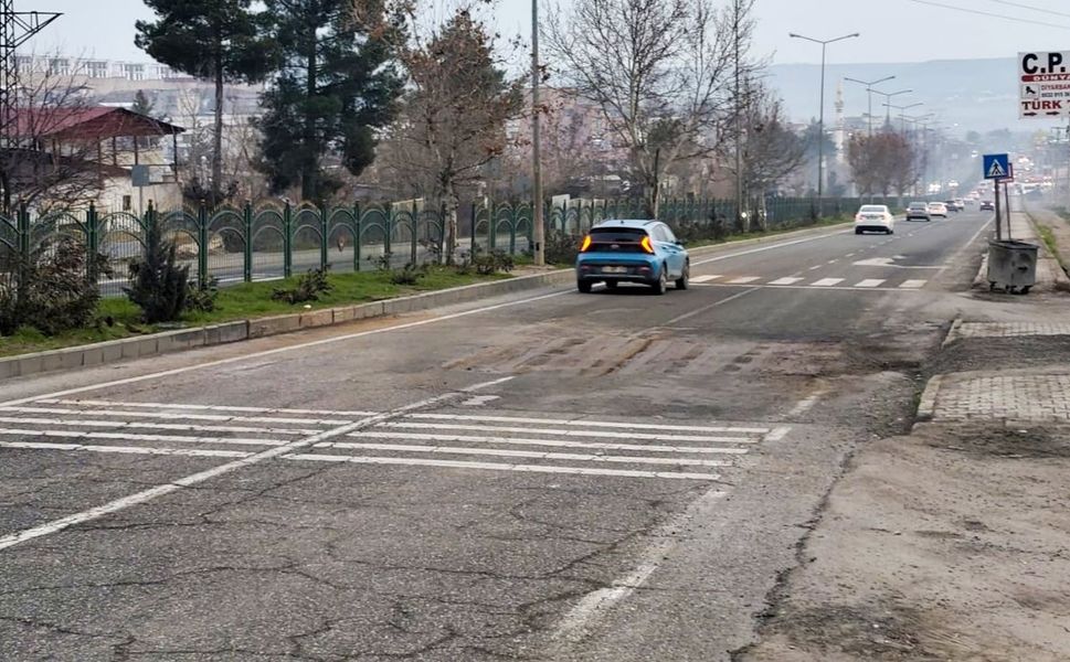 Çöküntü 4 saatte düzeltildi: Silvan yolunda trafik normale döndü