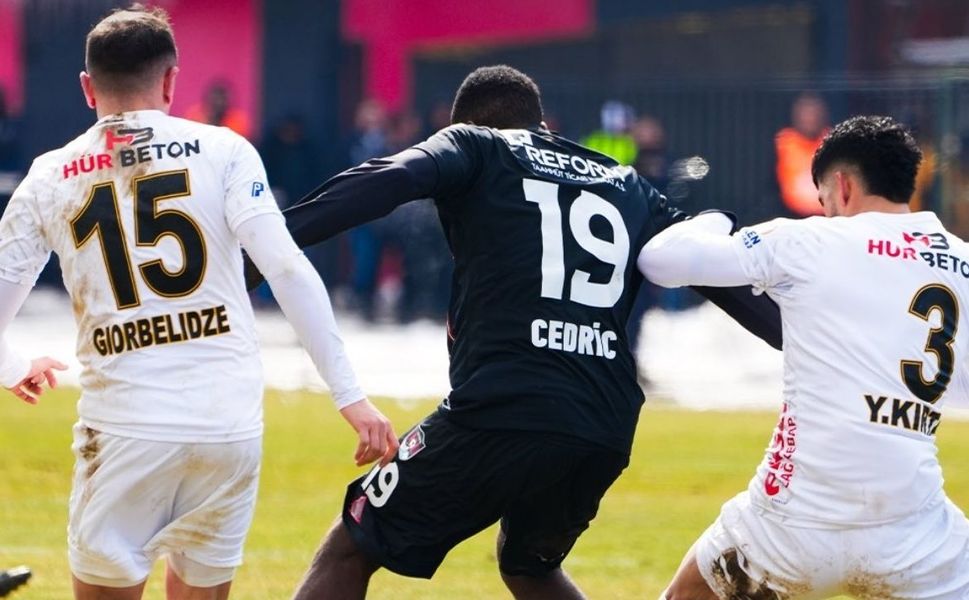 Vanspor-Erzurumspor maçının ilk yarısı berabere tamamlandı