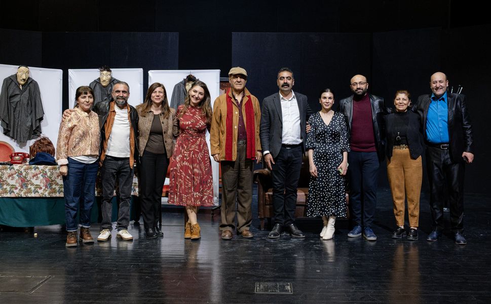 Eşbaşkanlar “Berû” oyununu izledi