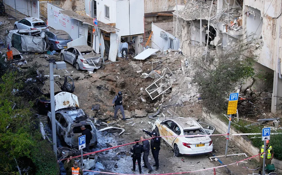 İran'dan İsrail'e füze akını