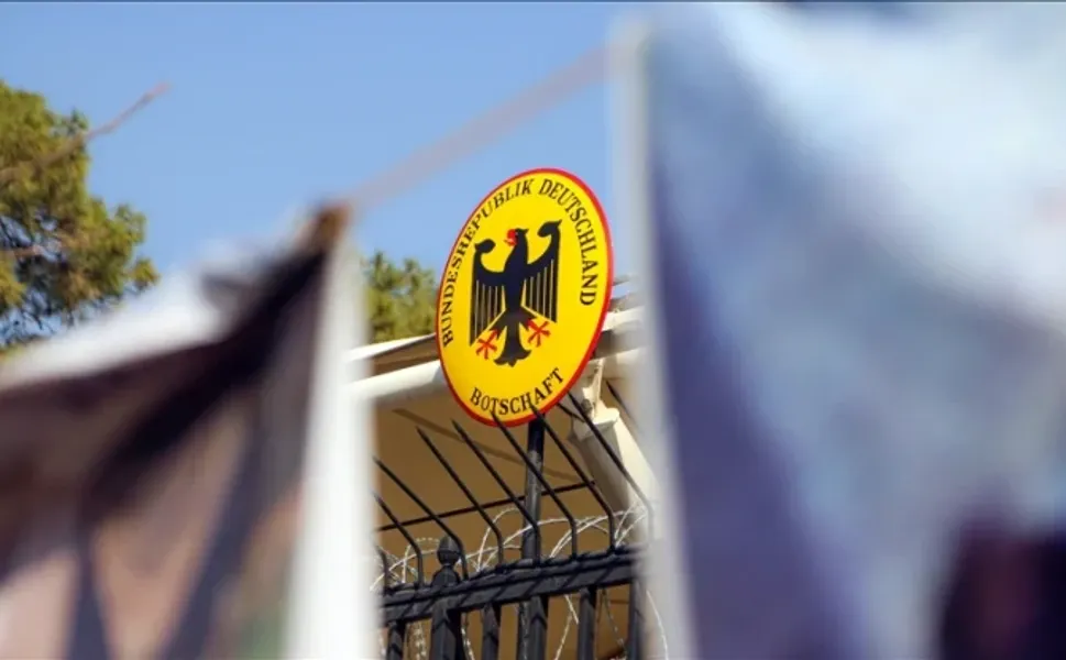 Almanya, büyükelçilik personelini İran'dan çıkardı