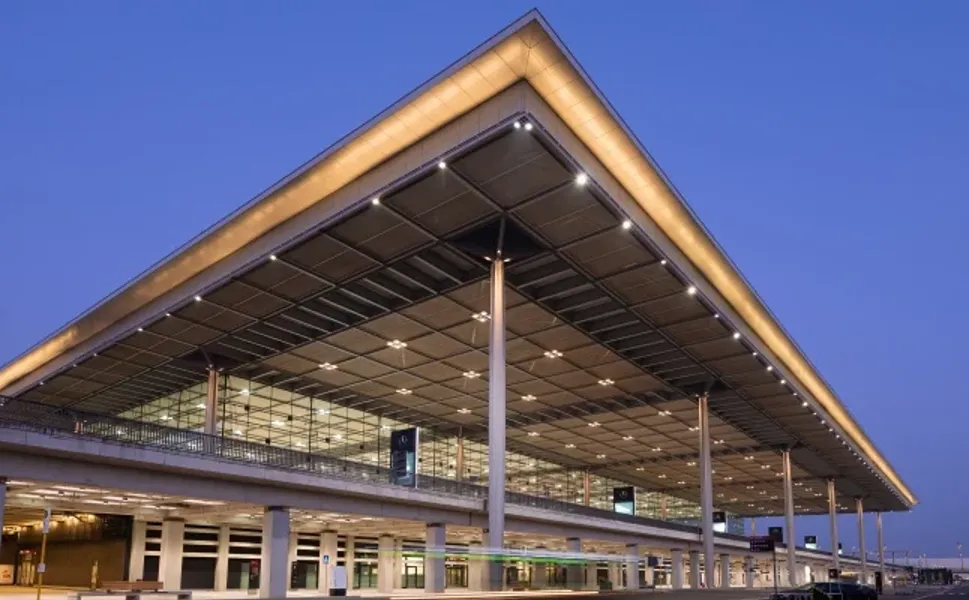 Havalimanı'nda grev: 445 uçuş iptal edildi!