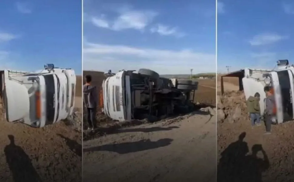 Bismil’de hafriyat kamyonu devrildi