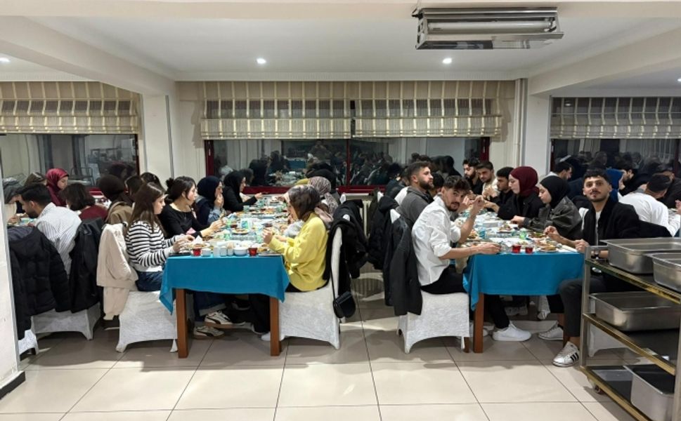 Diyarbakır'da bursiyerleri buluşturan iftar