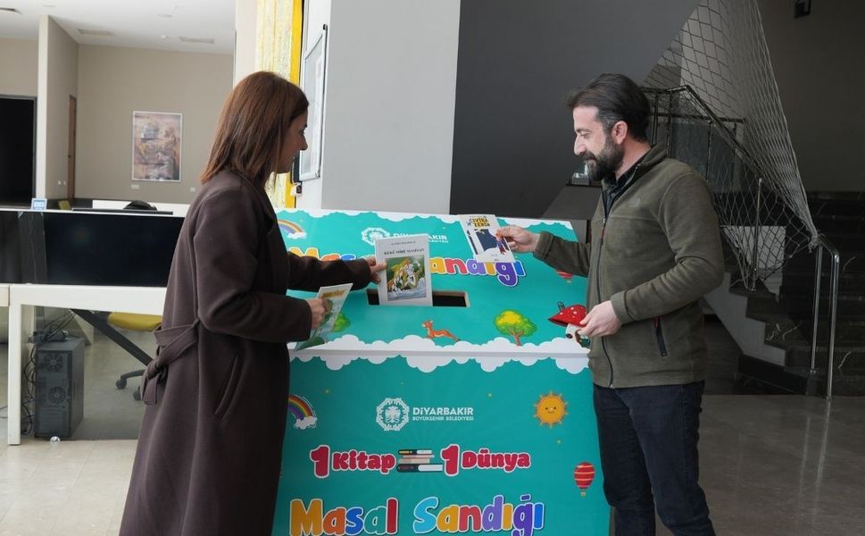 Diyarbakır'da minik kalplere 'masalsı' dokunuş