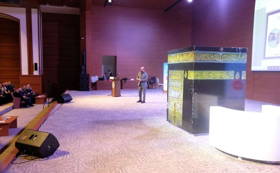 Diyarbakırlı hacı adayları salonda tavaf yaptı: Bakın nasıl!