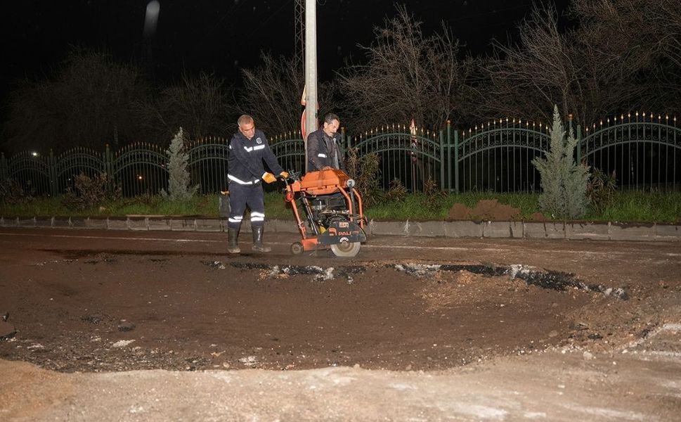 Diyarbakır'da yoldaki çökme 7 saatte onarıldı: Trafik normale döndü