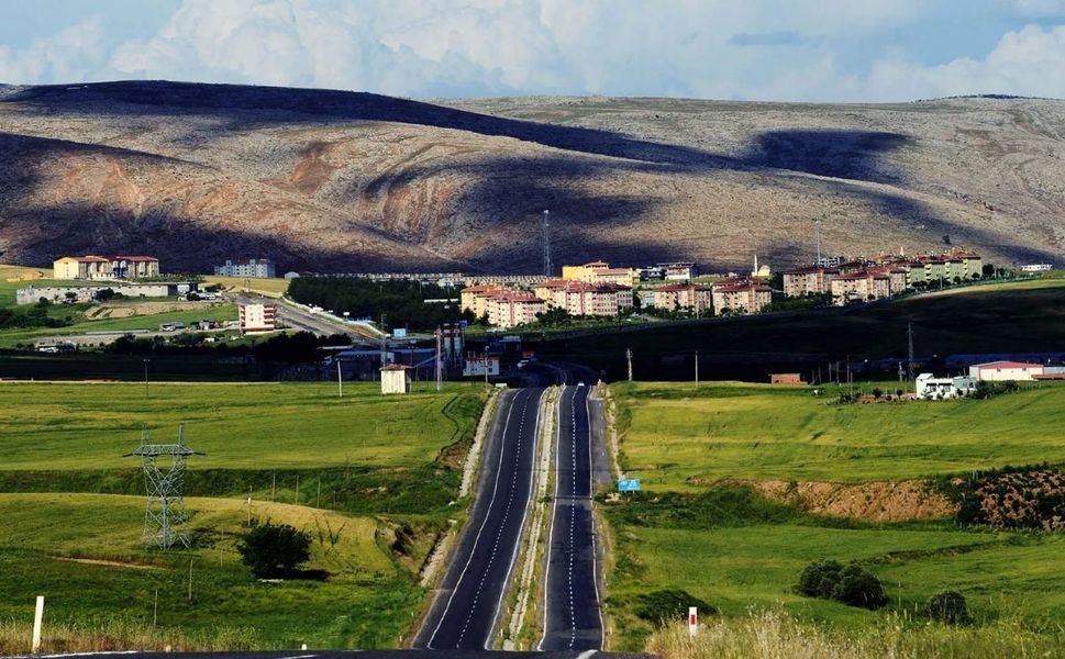 Diyarbakır-Silvan karayolunda korkutan gelişme: Ekipler devreye girdi