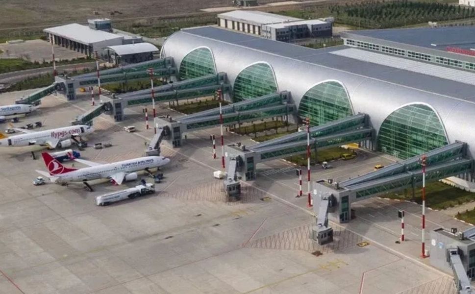 Diyarbakır Havalimanı'na uçaklar iniş yapamıyor: Yolcular mağdur