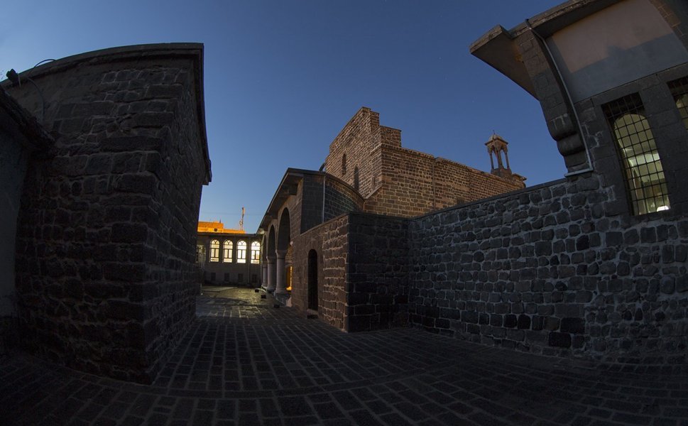 Dünyanın en eski ibadethanesi Diyarbakır'da! Zengin geçmişi var