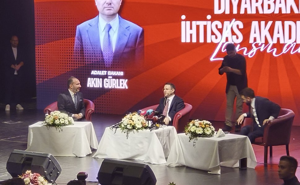 Akın Gürlek'e Diyarbakır'da Rojin Kabaiş çağrısı!